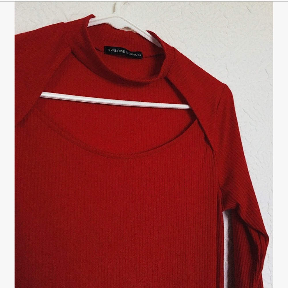 Cute & Simple Red Top💄 - Picture 2 of 3